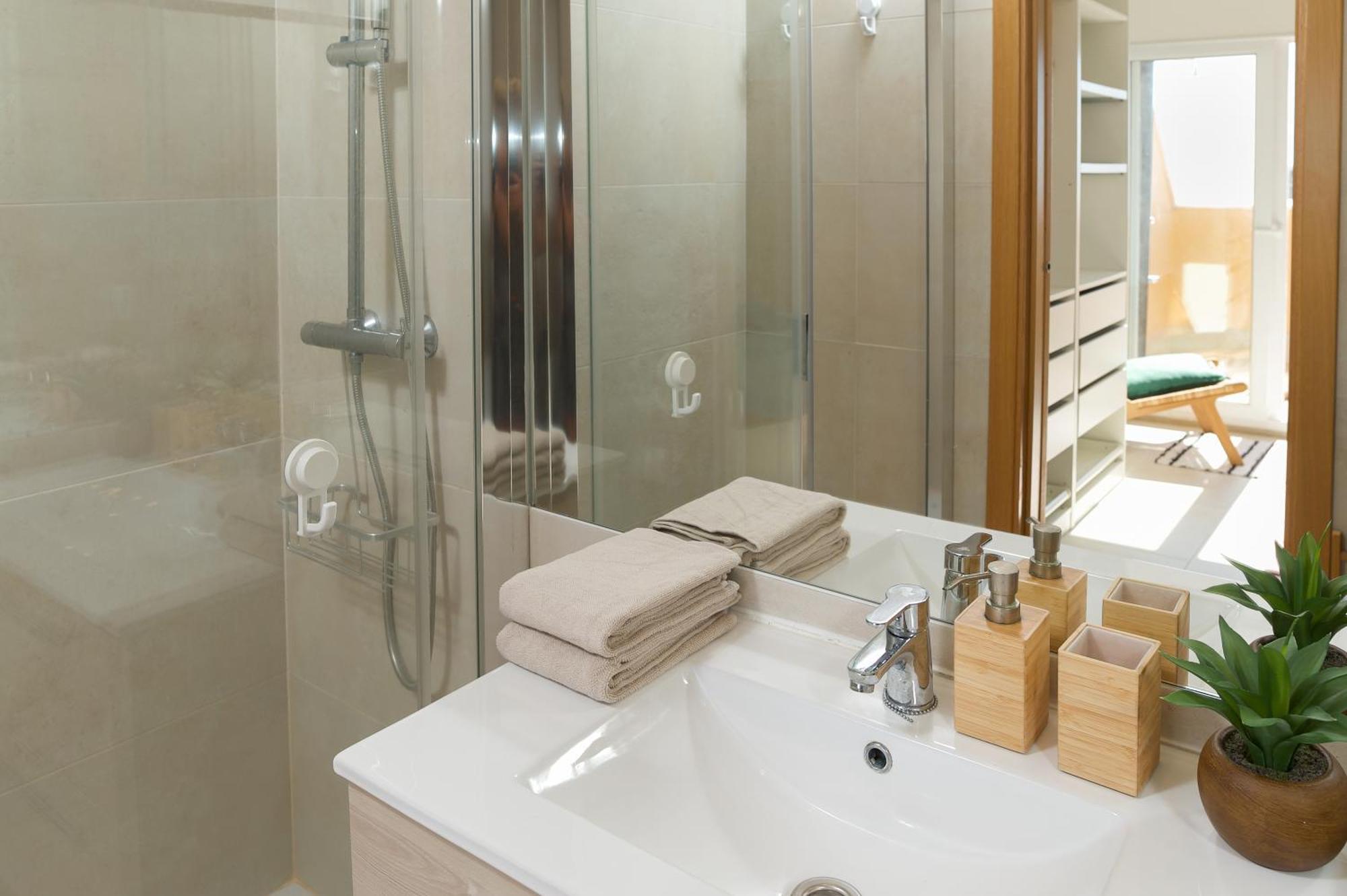 Deja Blue - Tarifa Rent Modern Penthouse Apartment Luaran gambar