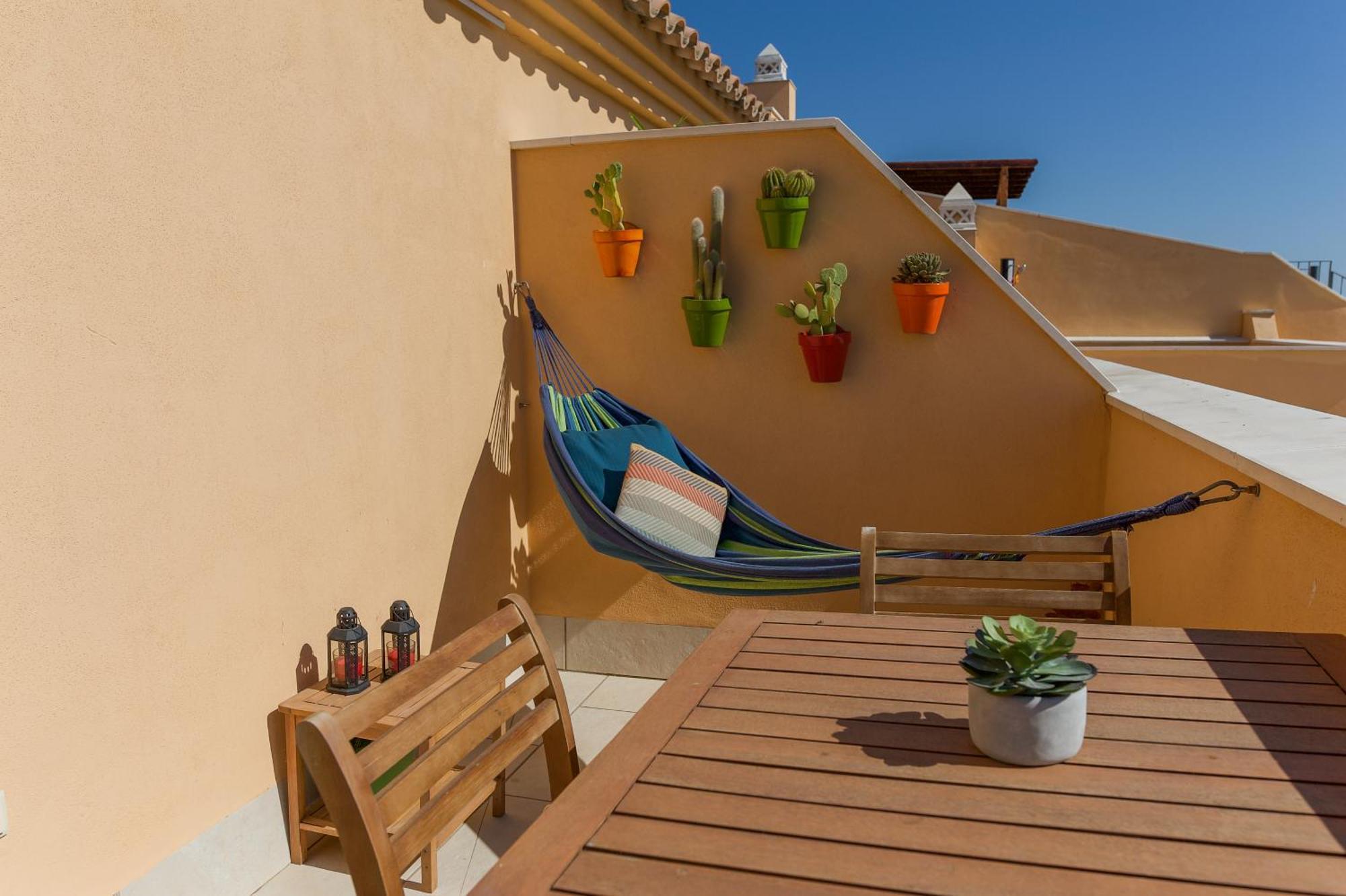 Deja Blue - Tarifa Rent Modern Penthouse Apartment Luaran gambar